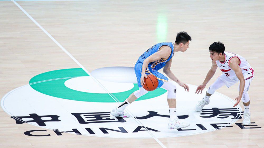 内维尔接着说：“他有潜力成为史上最顶尖的右后卫。